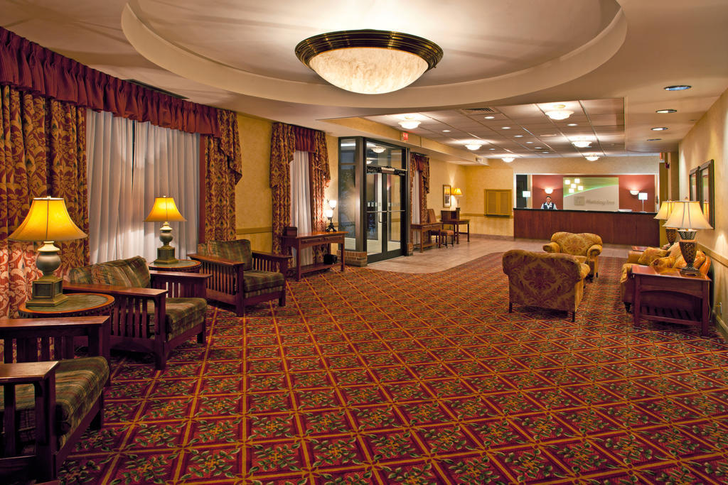 Ramada By Wyndham Beaver Falls Interior photo