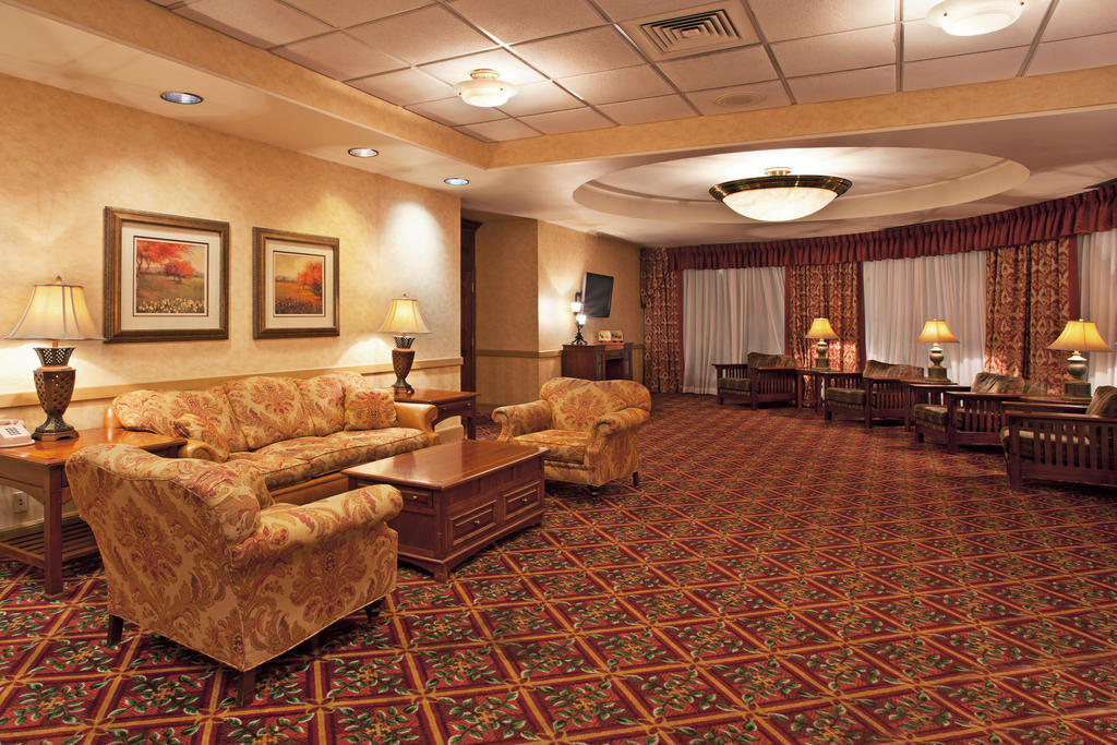 Ramada By Wyndham Beaver Falls Interior photo