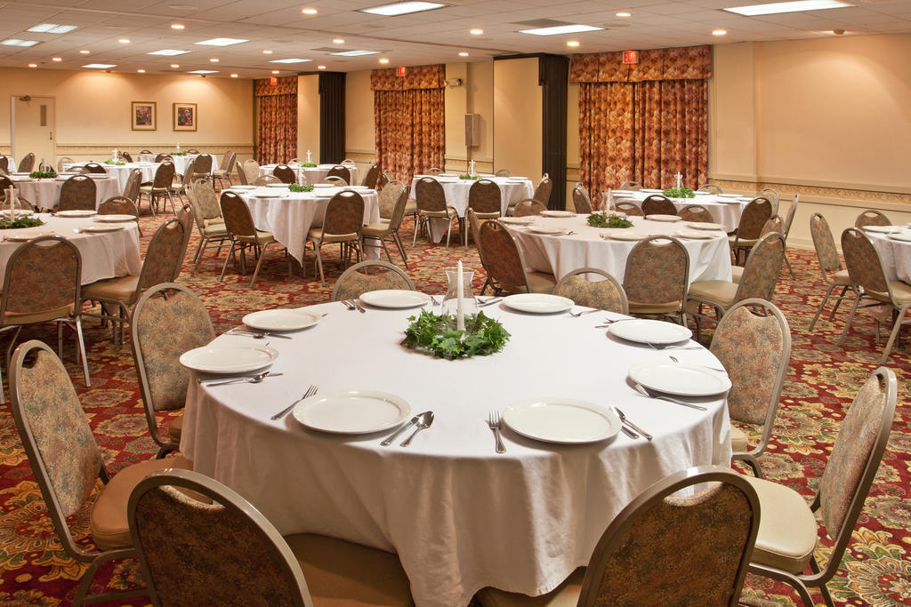 Ramada By Wyndham Beaver Falls Restaurant photo