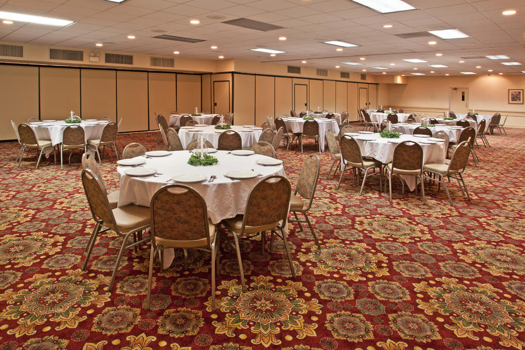 Ramada By Wyndham Beaver Falls Restaurant photo