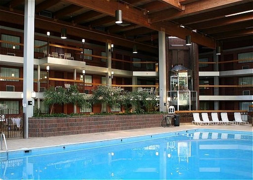 Ramada By Wyndham Beaver Falls Exterior photo