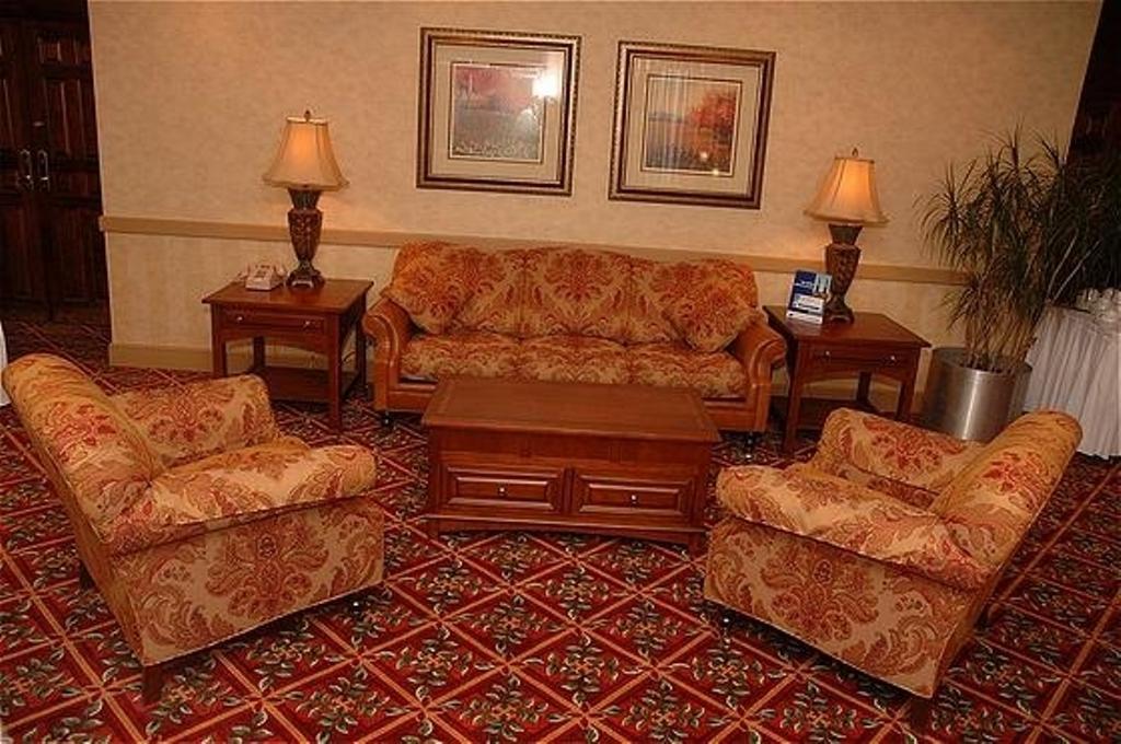 Ramada By Wyndham Beaver Falls Interior photo
