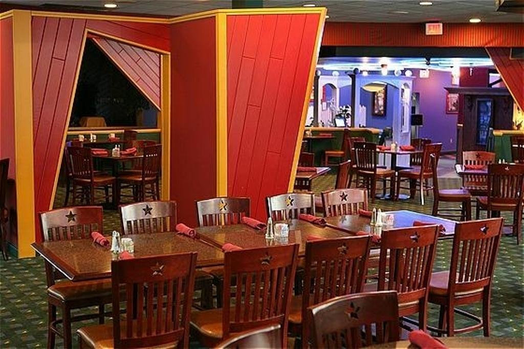 Ramada By Wyndham Beaver Falls Restaurant photo
