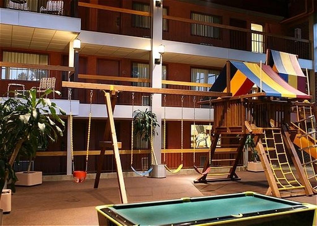 Ramada By Wyndham Beaver Falls Exterior photo