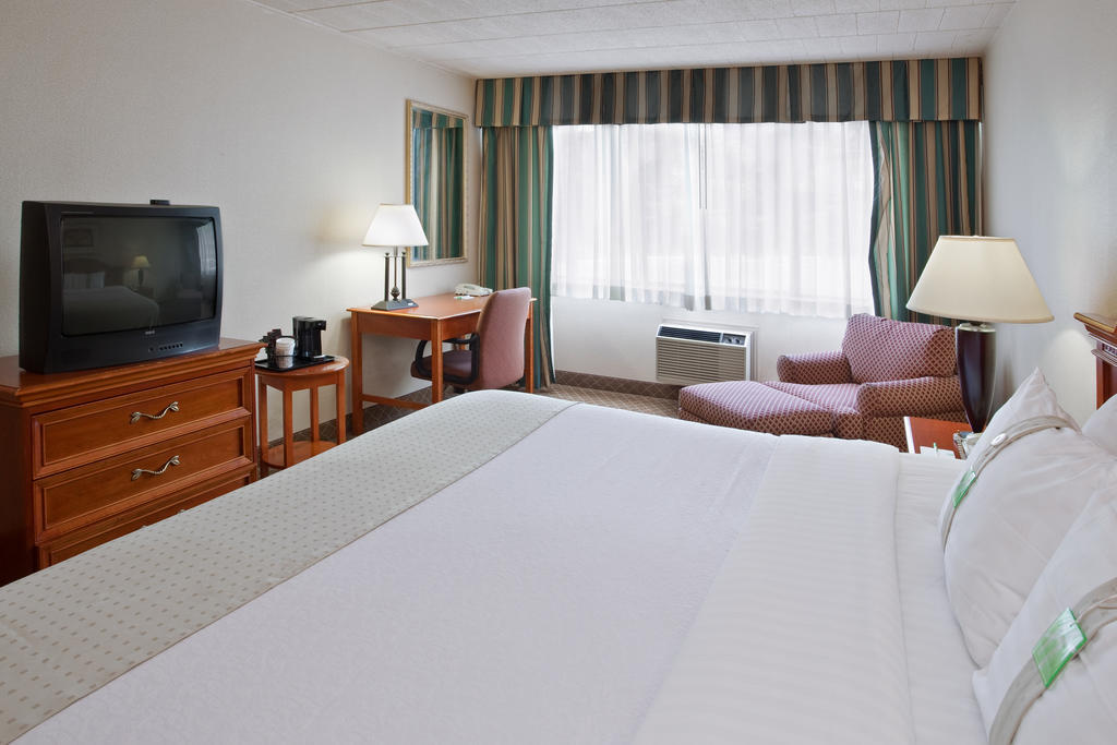 Ramada By Wyndham Beaver Falls Room photo
