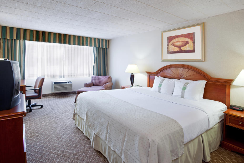 Ramada By Wyndham Beaver Falls Room photo