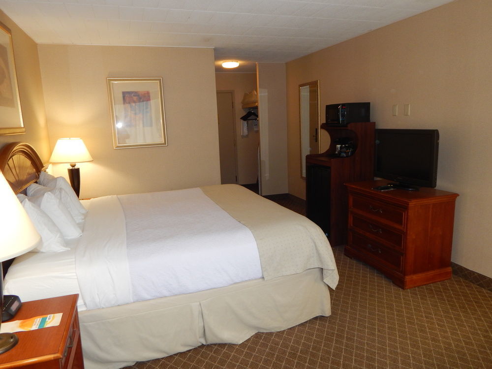 Ramada By Wyndham Beaver Falls Exterior photo