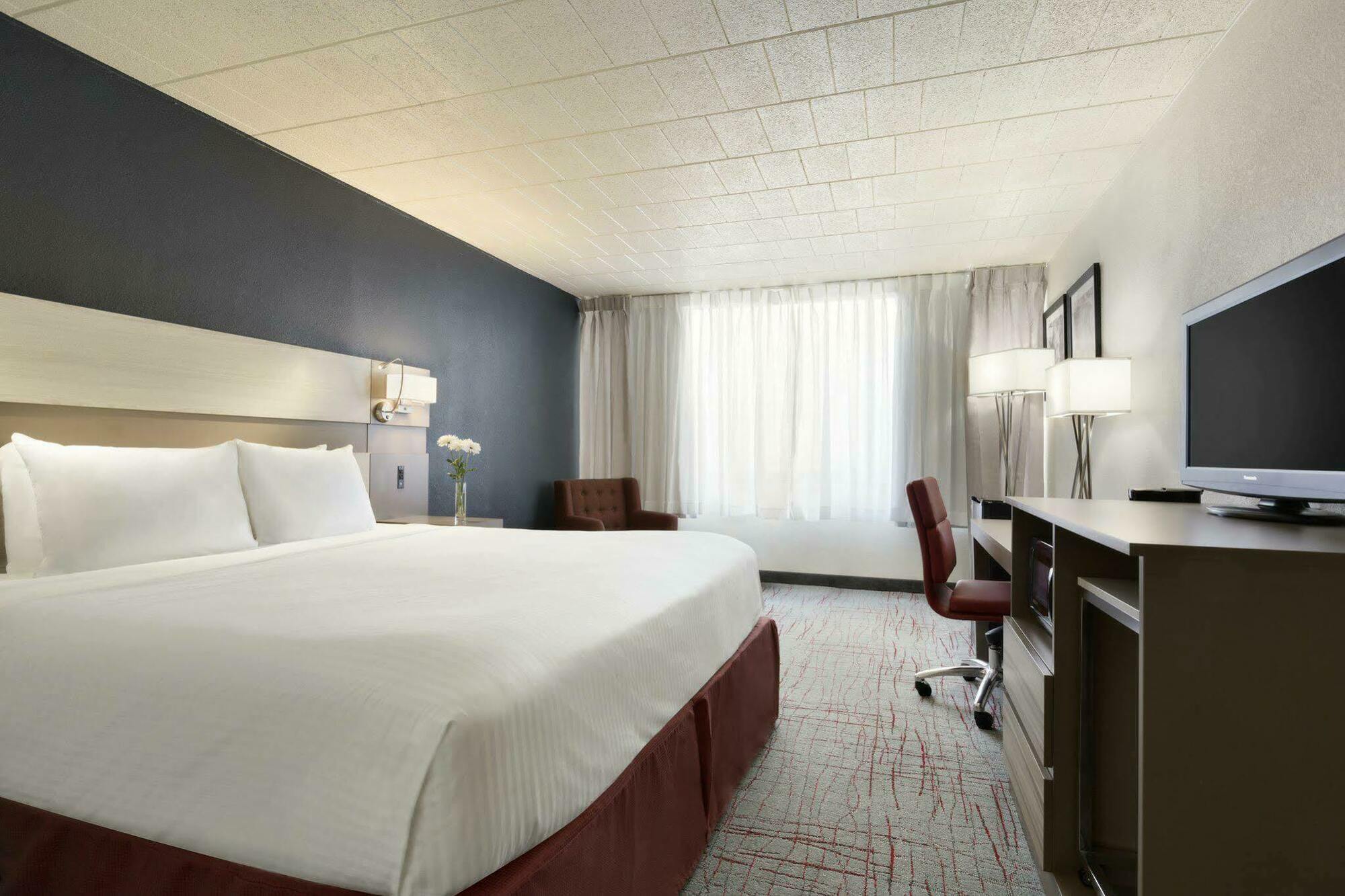 Ramada By Wyndham Beaver Falls Exterior photo